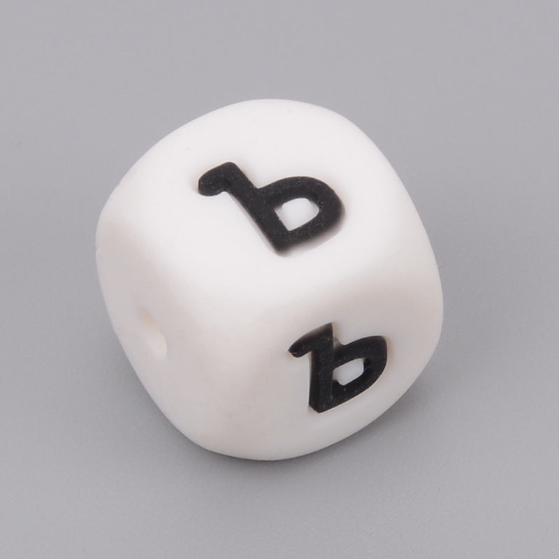 Letras rusas de silicona de 50 piezas al por mayor cuentas dispersas